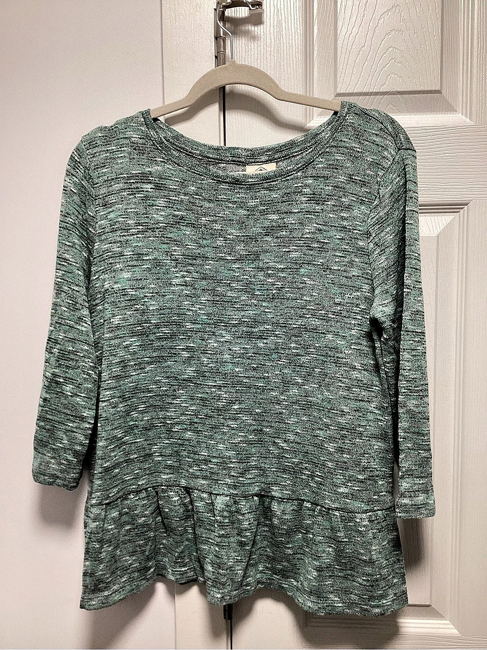 St. John's Bay Long Sleeve Top in Green & Gray Size Medium